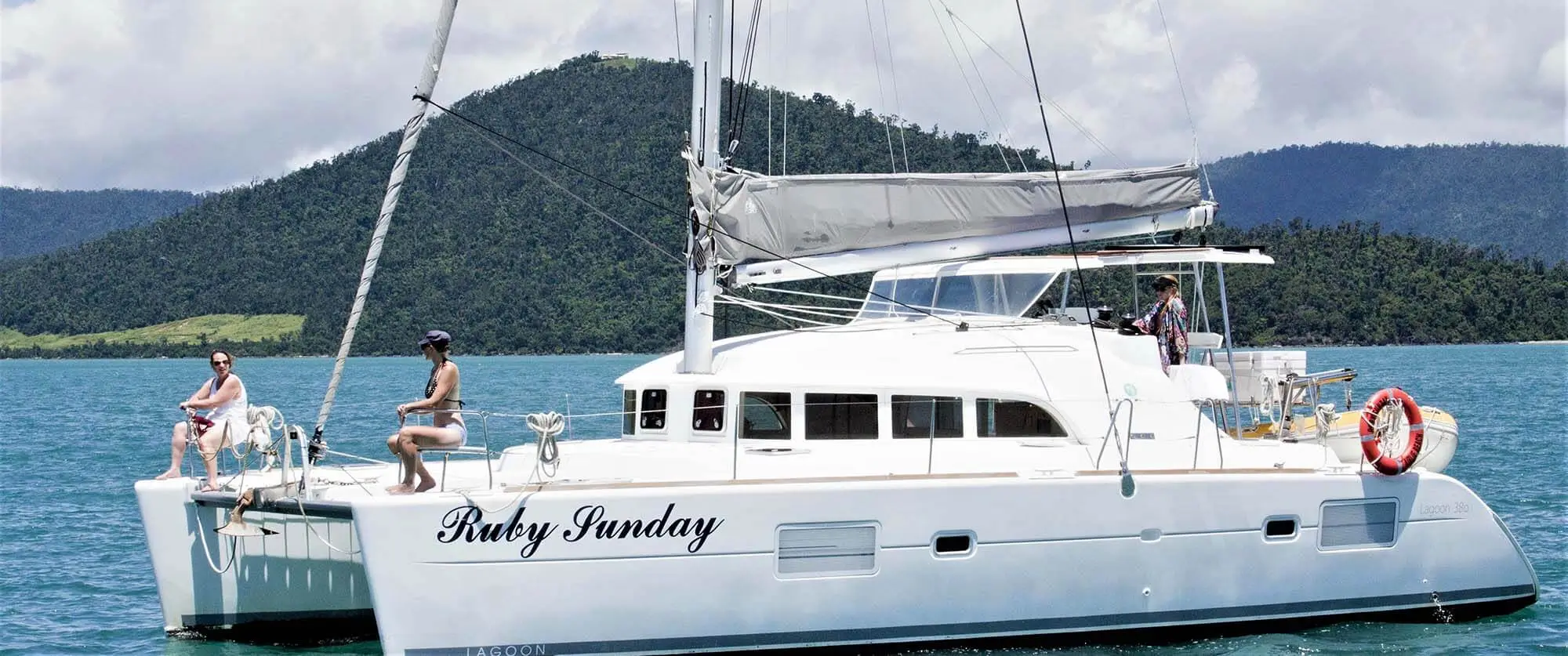 SV Ruby Sunday sailing in the Whitsundays
