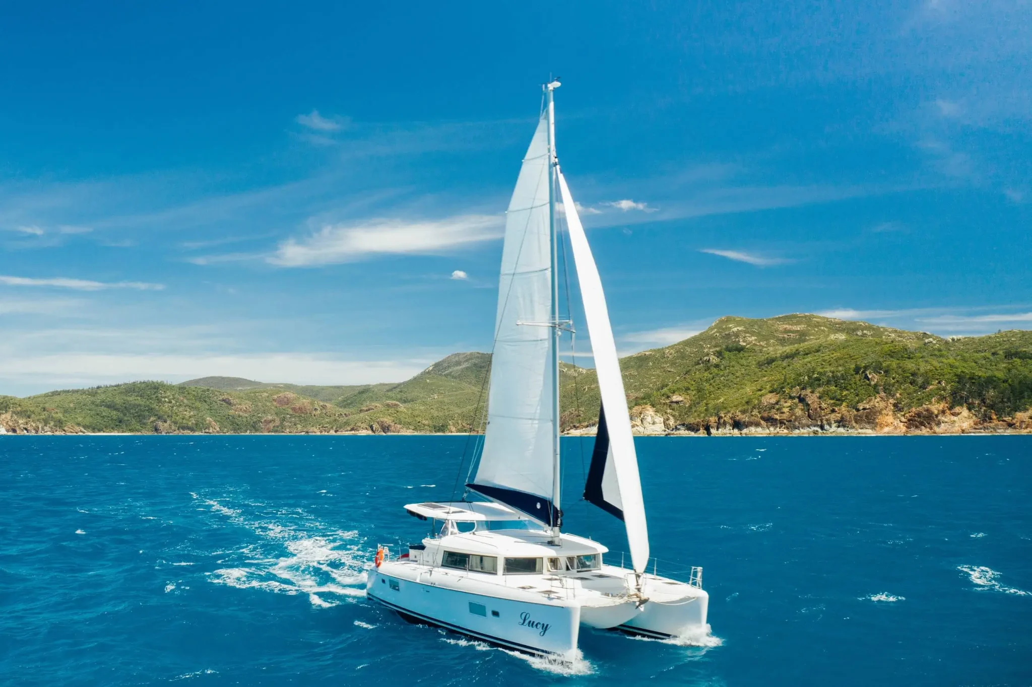 SV Lucy sailing in the Whitsundays